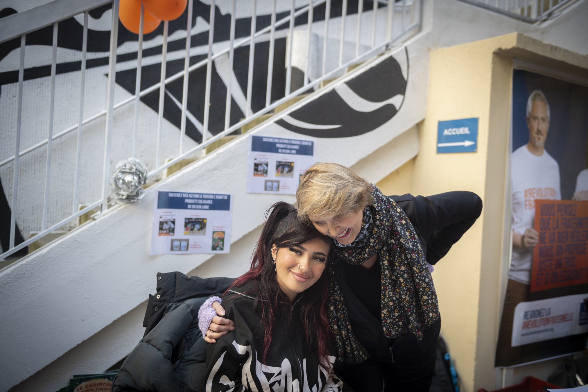 Deux femmes souriantes