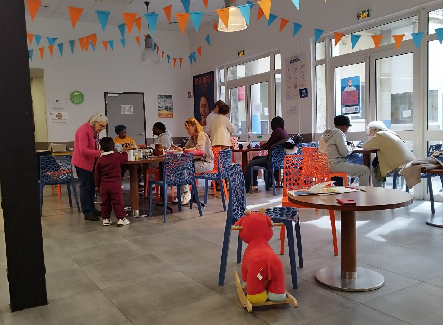 Salle remplie de femmes